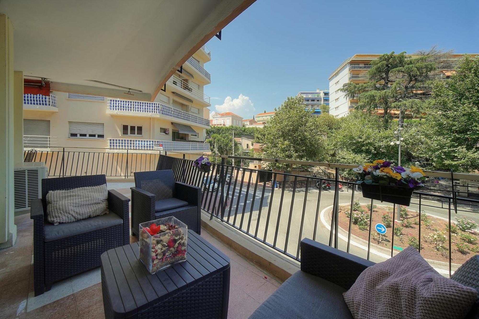 Frgk Stanislas 2br Ac * Cannes
